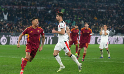 ROME, ITALY - JANUARY 25: Lorenzo Pellegrini of AS Roma celebrates scoring his team's first goal from the penalty-spot during the Serie A match between AS Roma and AC Milan at Stadio Olimpico on January 25, 2026 in Rome, Italy. (Photo by Paolo Bruno/Getty Images)