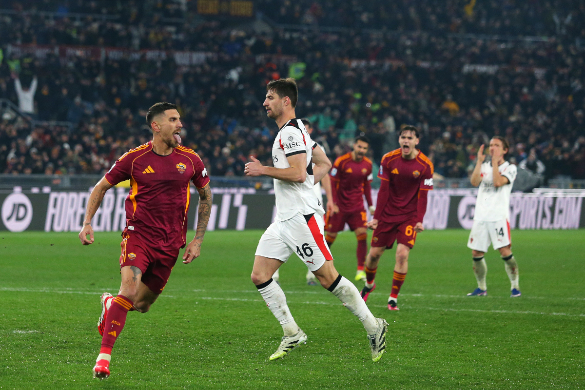 ROME, ITALY - JANUARY 25: Lorenzo Pellegrini of AS Roma celebrates scoring his team's first goal from the penalty-spot during the Serie A match between AS Roma and AC Milan at Stadio Olimpico on January 25, 2026 in Rome, Italy. (Photo by Paolo Bruno/Getty Images)