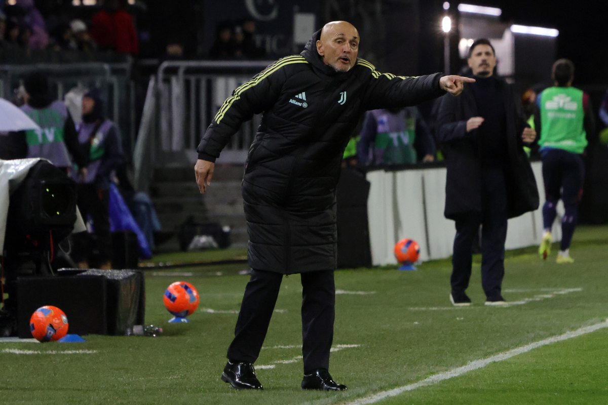 CAGLIARI, ITALY - JANUARY 17: Luciano Spalletti coach of Juventus reacts during the Serie A match between Cagliari Calcio and Juventus FC at Stadio Sant'Elia on January 17, 2026 in Cagliari, Italy. (Photo by Enrico Locci/Getty Images)