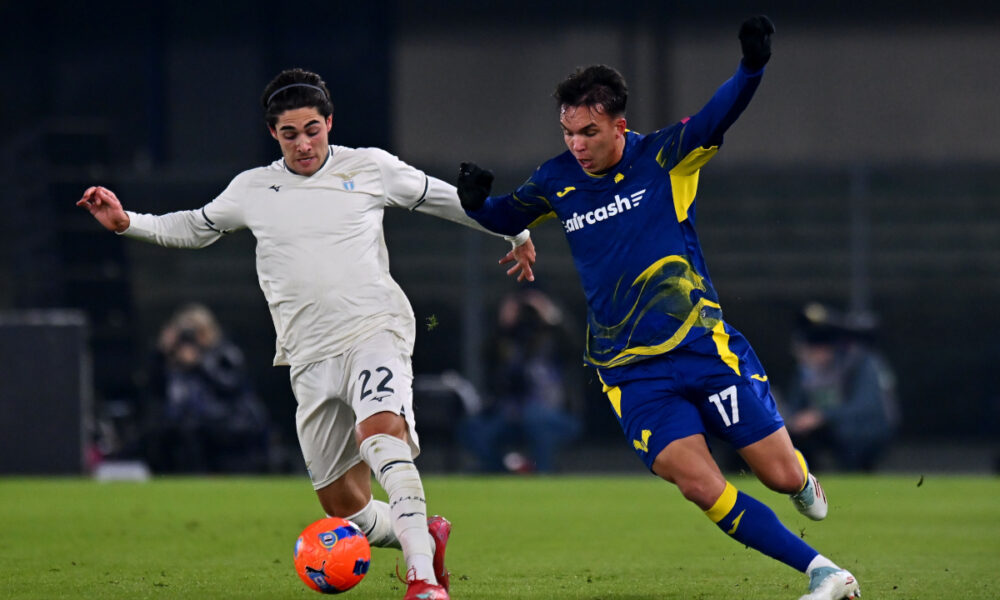 VERONA, ITALY - JANUARY 11: Matteo Cancellieri of SS Lazio competes for the ball with Giovane of Hellas Verona during the Serie A match between Hellas Verona FC and SS Lazio at Stadio Marcantonio Bentegodi on January 11, 2026 in Verona, Italy. (Photo by Alessandro Sabattini/Getty Images)