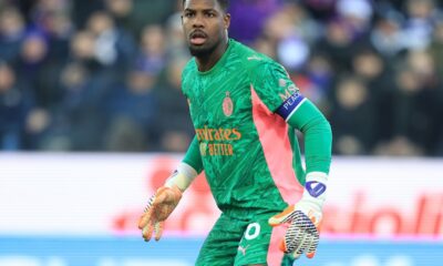 Mike Maignan in action for AC Milan