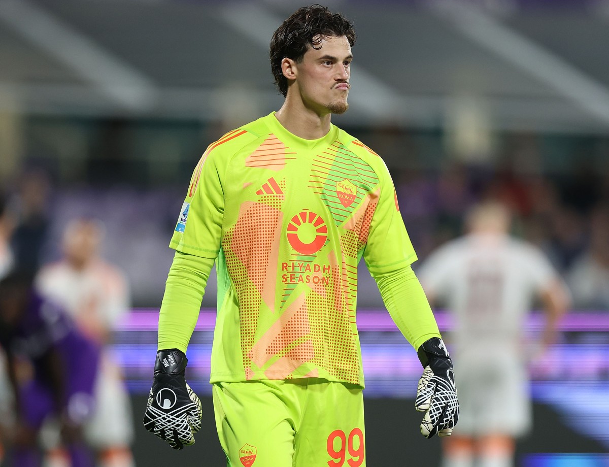 Mile Svilar in action for Roma