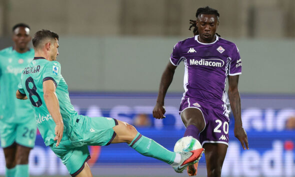 FLORENCE, ITALY - OCTOBER 26: Remo Freuler of Bologna FC 1909 in action against Moise Kean of ACF Fiorentina during the Serie A match between ACF Fiorentina and Bologna FC 1909 at Artemio Franchi on October 26, 2025 in Florence, Italy. (Photo by Gabriele Maltinti/Getty Images)