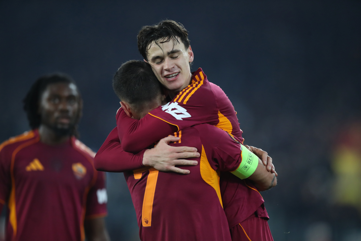 ROME, ITALY - JANUARY 22: Niccolo Pisilli with his teammates of AS Roma celebrates after scoring the opening goal during the UEFA Europa League 2025/26 League Phase MD7 match between AS Roma and VfB Stuttgart at Stadio Olimpico on January 22, 2026 in Rome, Italy. (Photo by Paolo Bruno/Getty Images)