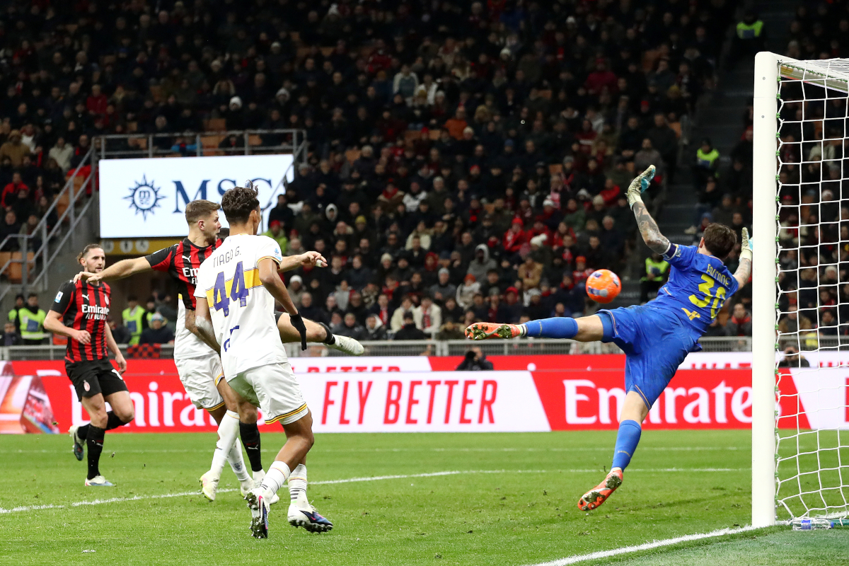 MILAN, ITALY - JANUARY 18: Niclas Fullkrug of AC Milan scores his team's first goal as Wladimiro Falcone of US Lecce fails to make a save during the Serie A match between AC Milan and US Lecce at Giuseppe Meazza Stadium on January 18, 2026 in Milan, Italy. (Photo by Marco Luzzani/Getty Images)