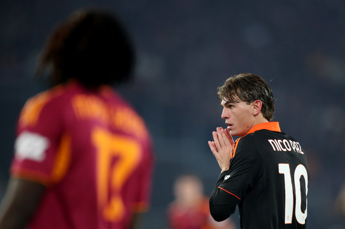 ROME, ITALY - DECEMBER 15: Nico Paz of Como 1907 reacts during the Serie A match between AS Roma and Como 1907 at Stadio Olimpico on December 15, 2025 in Rome, Italy. (Photo by Paolo Bruno/Getty Images)