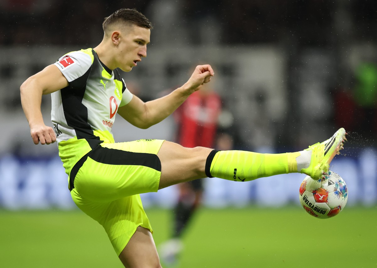Nico Schlotterbeck in action for Borussia Dortmund