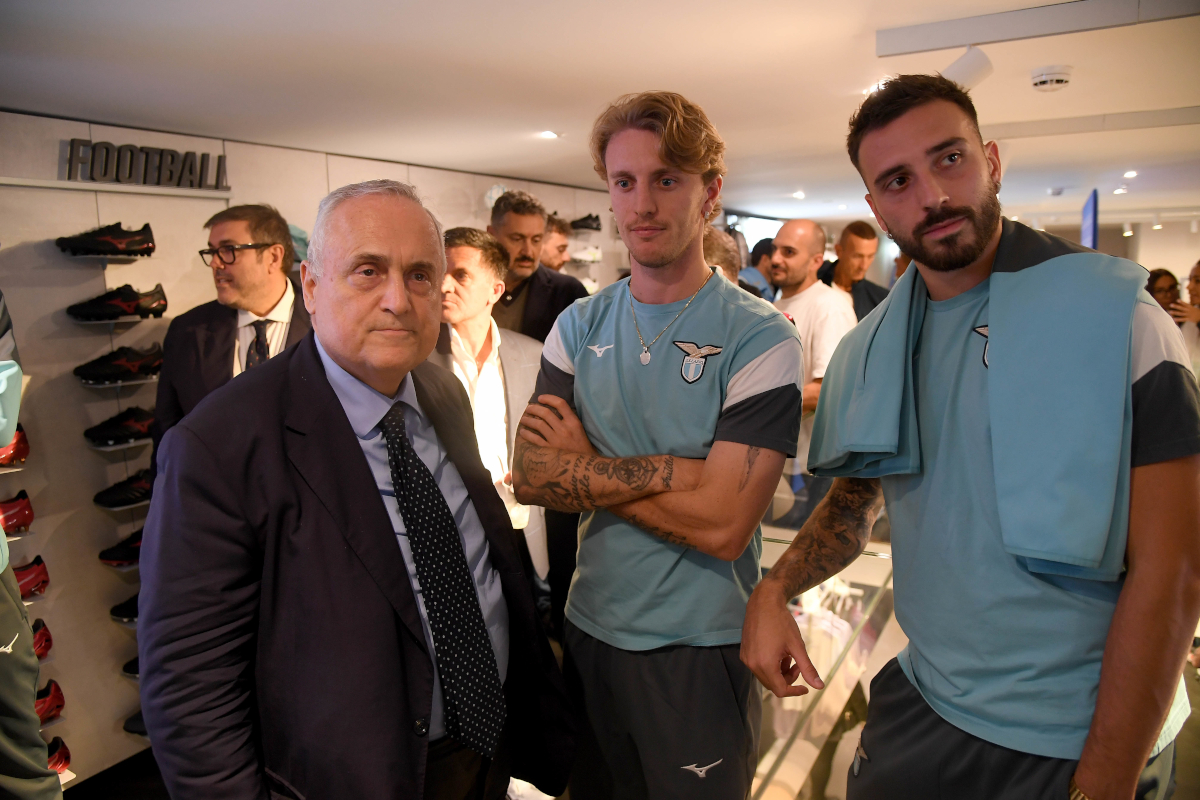 ROME, ITALY - OCTOBER 09: Nicolò Rovella, Mario Gila and Claudio Lotito attend the the SS Lazio new store unveiling on October 09, 2025 in Rome, Italy. (Photo by Marco Rosi - SS Lazio/Getty Images)