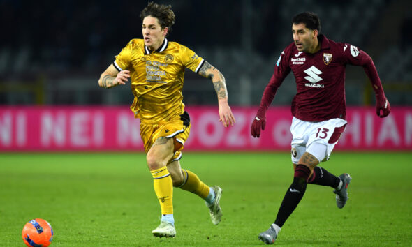 TURIN, ITALY - JANUARY 07: Nicolo Zaniolo of Udinese Calcio runs with the ball whilst under pressure from Guillermo Maripan of Torino during the Serie A match between Torino FC and Udinese Calcio at Stadio Olimpico di Torino on January 07, 2026 in Turin, Italy. (Photo by Valerio Pennicino/Getty Images)