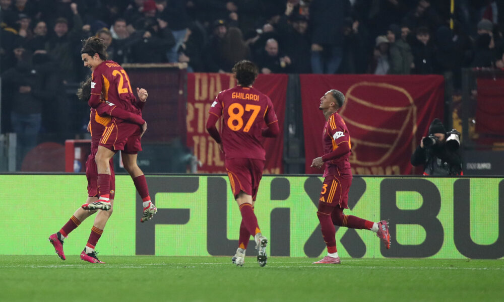 ROME, ITALY - JANUARY 22: Niccolo Pisilli #61 with his teammates of AS Roma celebrates after scoring the team's second goal during the UEFA Europa League 2025/26 League Phase MD7 match between AS Roma and VfB Stuttgart at Stadio Olimpico on January 22, 2026 in Rome, Italy. (Photo by Paolo Bruno/Getty Images)
