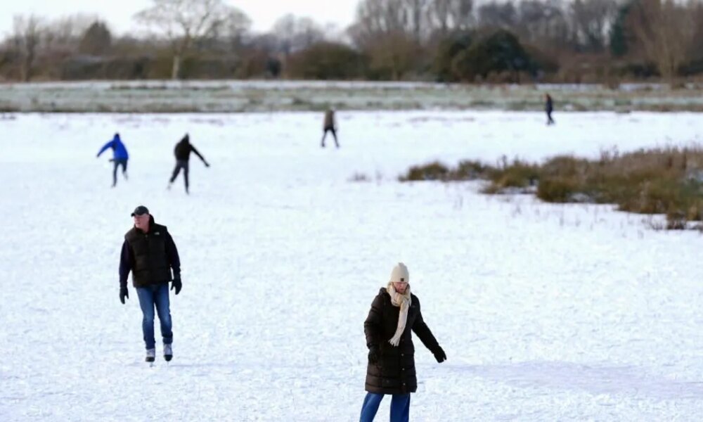Full list of school closures today after snow storms | News UK