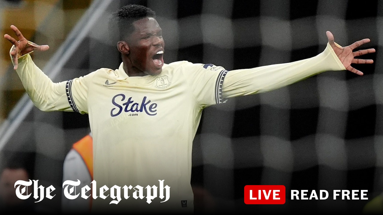 Aston Villa’s title hopes dented after costly Martinez error punished by Everton’s Barry