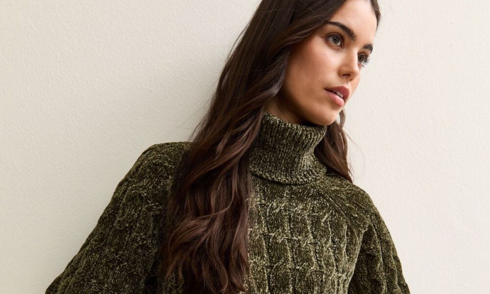 This New Look jumper is giving Claudia Winkleman Traitors vibes