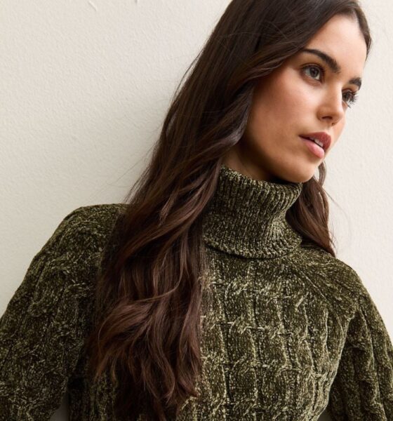 This New Look jumper is giving Claudia Winkleman Traitors vibes