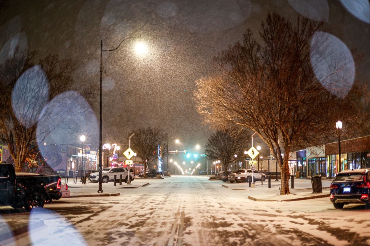 US snow storm flights Dubai Emirates Qatar Airways Doha