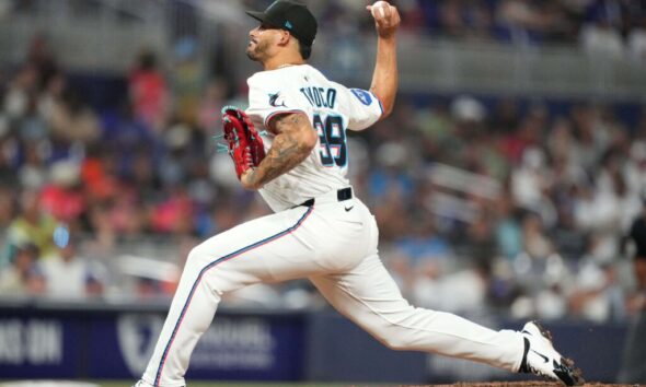 Marlins Re-Sign Jesus Tinoco To Minor League Contract