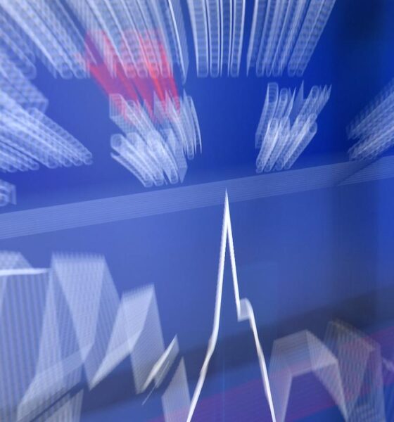 Aussie shares flat as oil swings on US-Venezuela coup