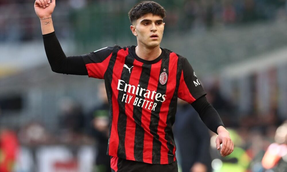 MILAN, ITALY - DECEMBER 28: Davide Bartesaghi of AC Milan gestures during the Serie A match between AC Milan and Hellas Verona FC at Giuseppe Meazza Stadium on December 28, 2025 in Milan, Italy. (Photo by Marco Luzzani/Getty Images)