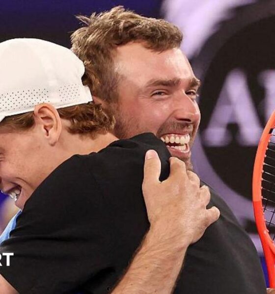 Amateur player Jordan Smith hugs Australian Open champion Jannik Sinner after beating him in the One Point Slam