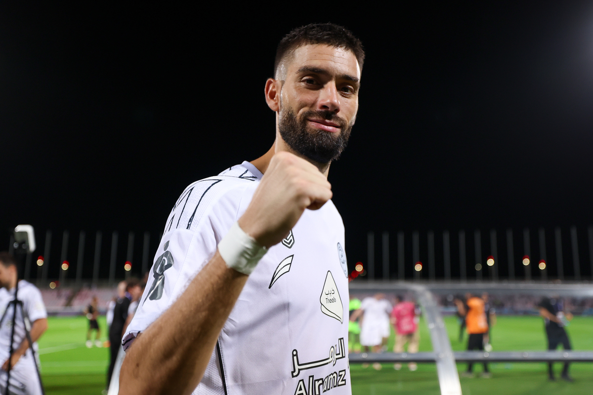 MECCA, SAUDI ARABIA - APRIL 6: Yannick Carrasco of Al Shabab celebrates victory after winning the Saudi Pro League match between Al Wehda and Al Shabab at King Abdulaziz Sport City on April 6, 2025 in Mecca, Saudi Arabia. (Photo by Yasser Bakhsh/Getty Images)