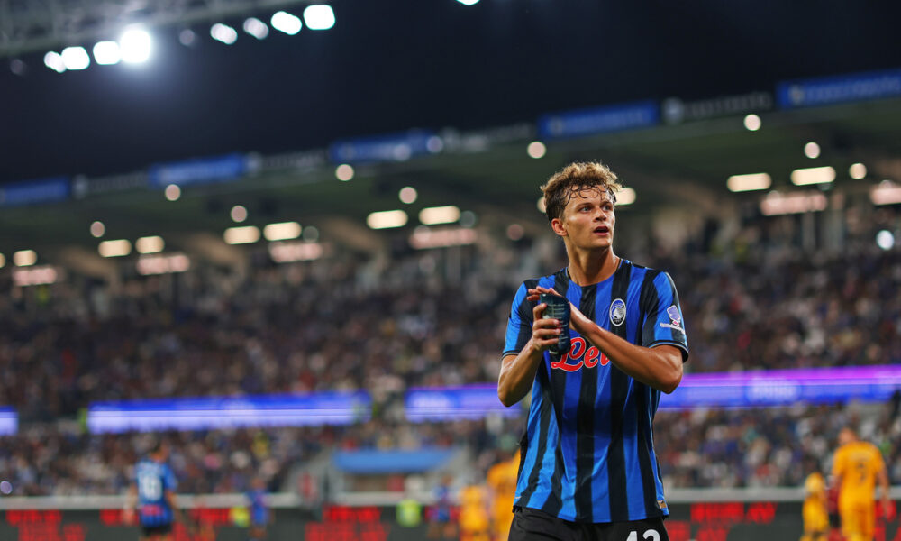 BERGAMO, ITALY - AUGUST 24: Giorgio Scalvini of Atalanta BC is substituted off during the Serie A match between Atalanta BC and Pisa SC at Gewiss Stadium on August 24, 2025 in Bergamo, Italy. (Photo by Francesco Scaccianoce/Getty Images)