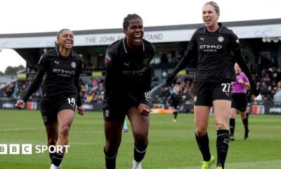 Manchester City players celebrate victory against London City Lionesses