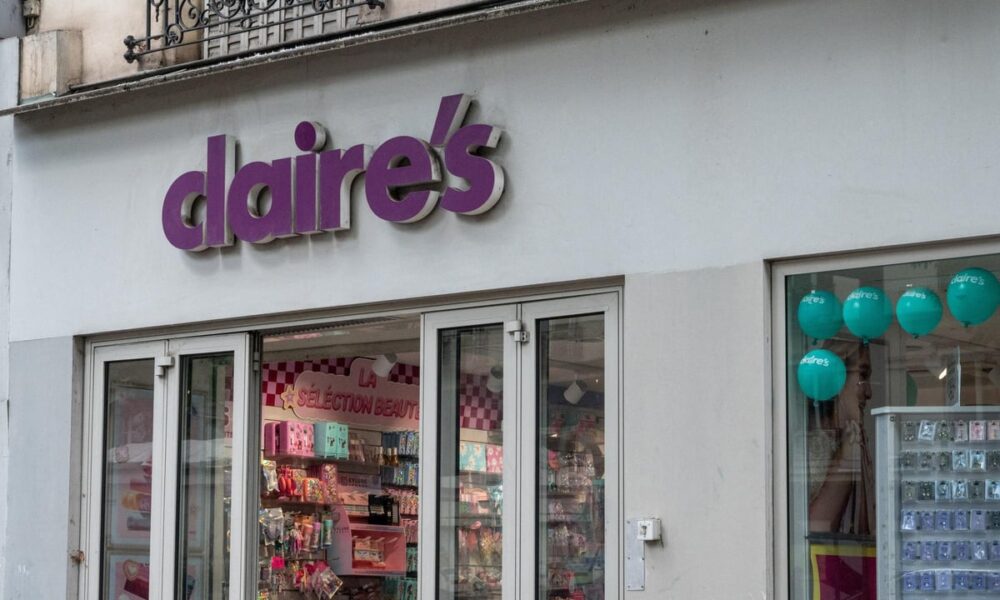 "Last ditch" bid to save high street chain Claire's fails as company is put into administration