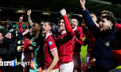 Wrexham players celebrate victory over Nottingham Forest