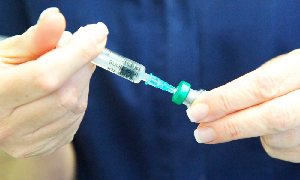 Can I have a flu jab with a cold?