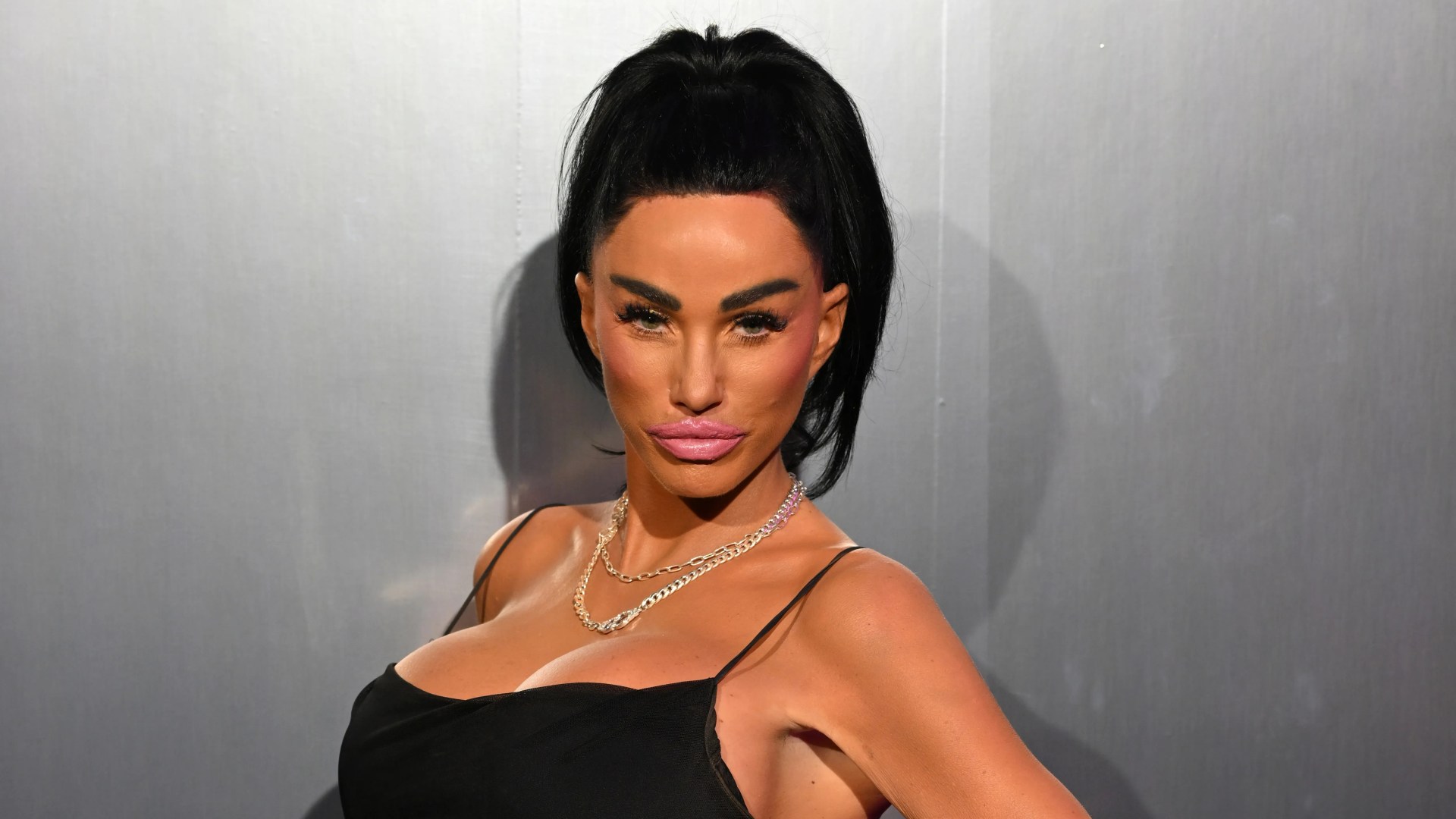 Katie Price deletes pic of her BARE BUM after accidentally posting racy sunbed pic
