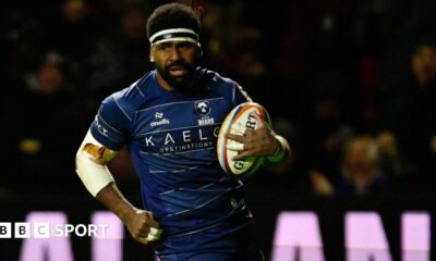 Kalaveti Ravouvou running with the ball