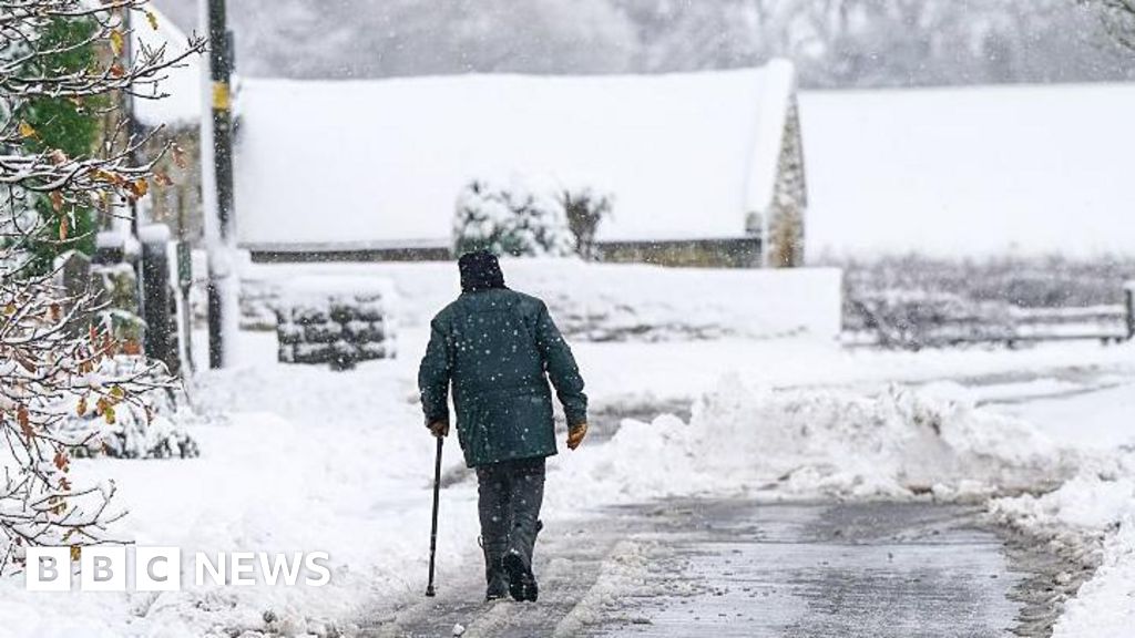 Ice and snow expected to cause travel disruption in wintry start to 2026