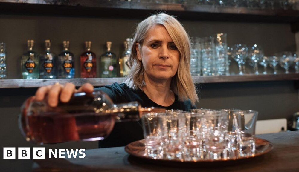 Wage growth slows as number of people employed falls