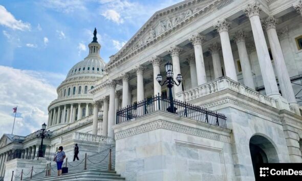 Senate Democrats pursuing a Friday call with crypto industry on market structure bill