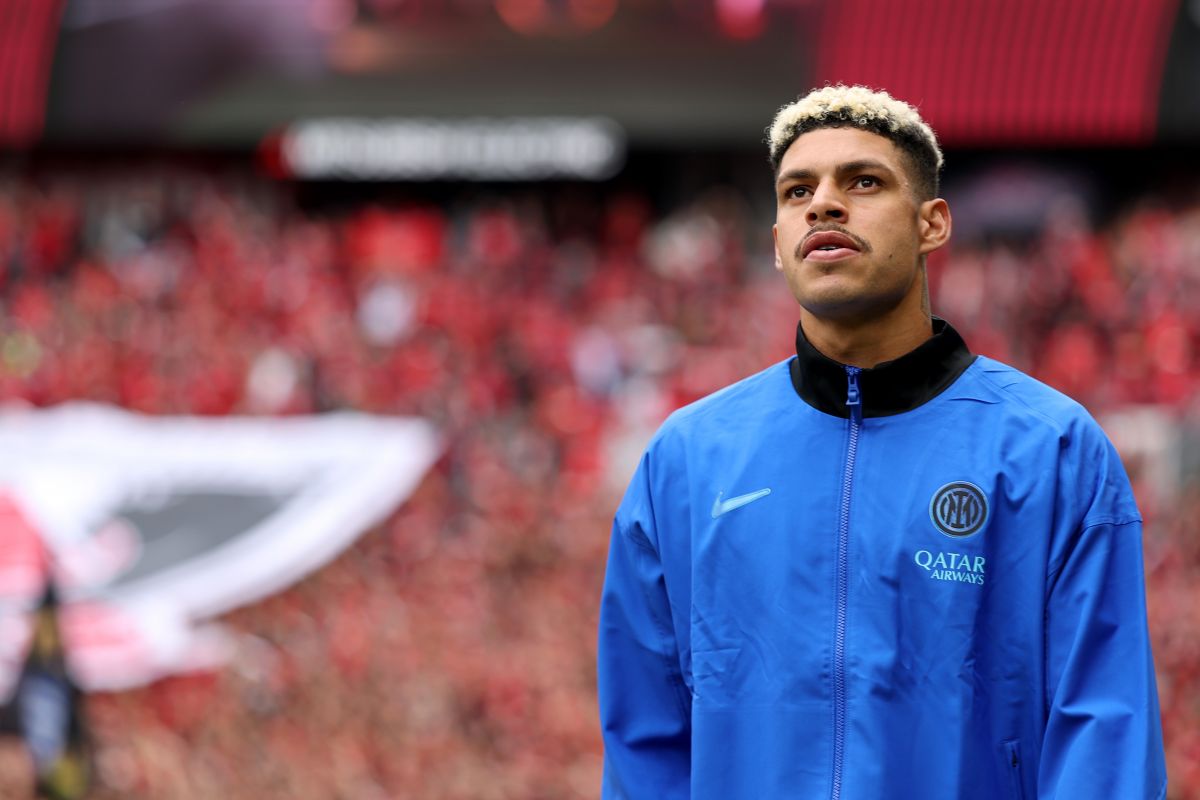 SEATTLE, WASHINGTON - JUNE 21: Luis Henrique #11 of FC Internazionale Milano looks on prior to the FIFA Club World Cup 2025 group E match between FC Internazionale Milano and Urawa Red Diamonds at Lumen Field on June 21, 2025 in Seattle, Washington. (Photo by Buda Mendes/Getty Images)