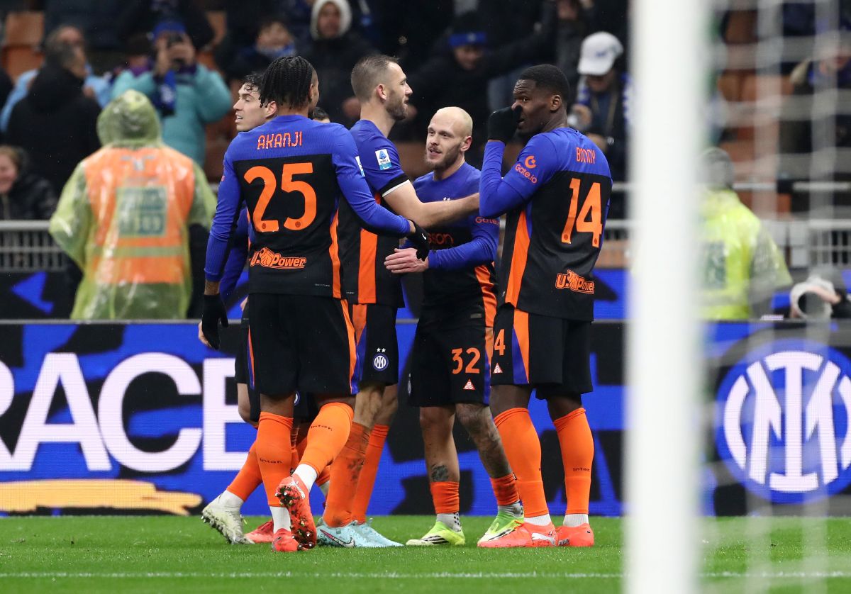 MILAN, ITALY - JANUARY 23: Federico Dimarco of FC Internazionale Milano celebrates scoring his team's first goal with teammates during the Serie A match between FC Internazionale and Pisa SC at Giuseppe Meazza Stadium on January 23, 2026 in Milan, Italy. (Photo by Marco Luzzani/Getty Images)