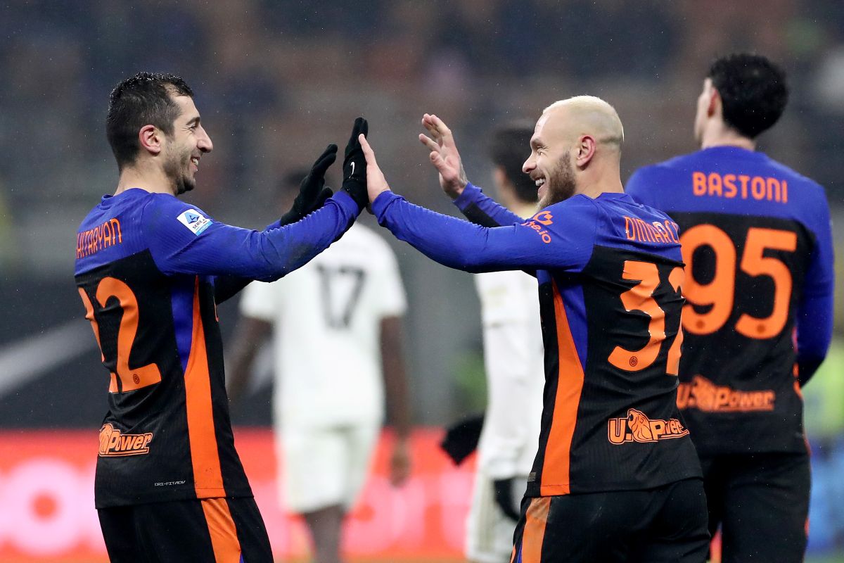 MILAN, ITALY - JANUARY 23: Henrikh Mkhitaryan of FC Internazionale Milano celebrates scoring his team's sixth goal with Federico Dimarco during the Serie A match between FC Internazionale and Pisa SC at Giuseppe Meazza Stadium on January 23, 2026 in Milan, Italy. (Photo by Marco Luzzani/Getty Images)