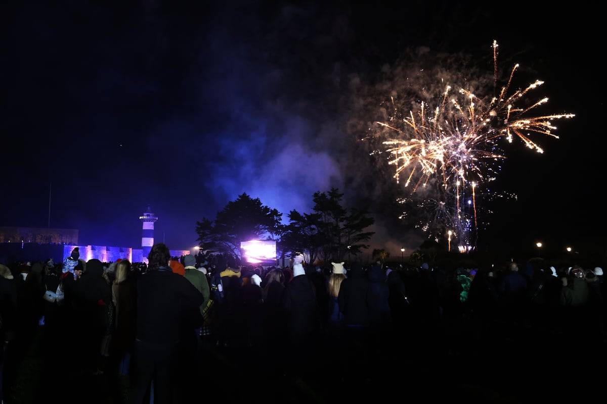 Watch the Southsea skies light up as fireworks spectaclular marks start of Portsmouth100 celebrations