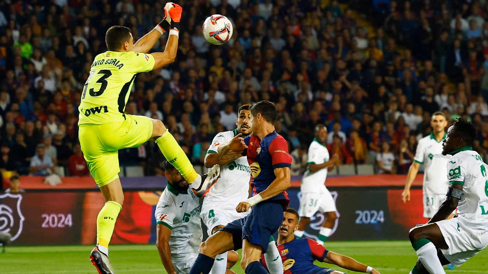 Nottingham Forest determined to sign David Soria in January and won't give up