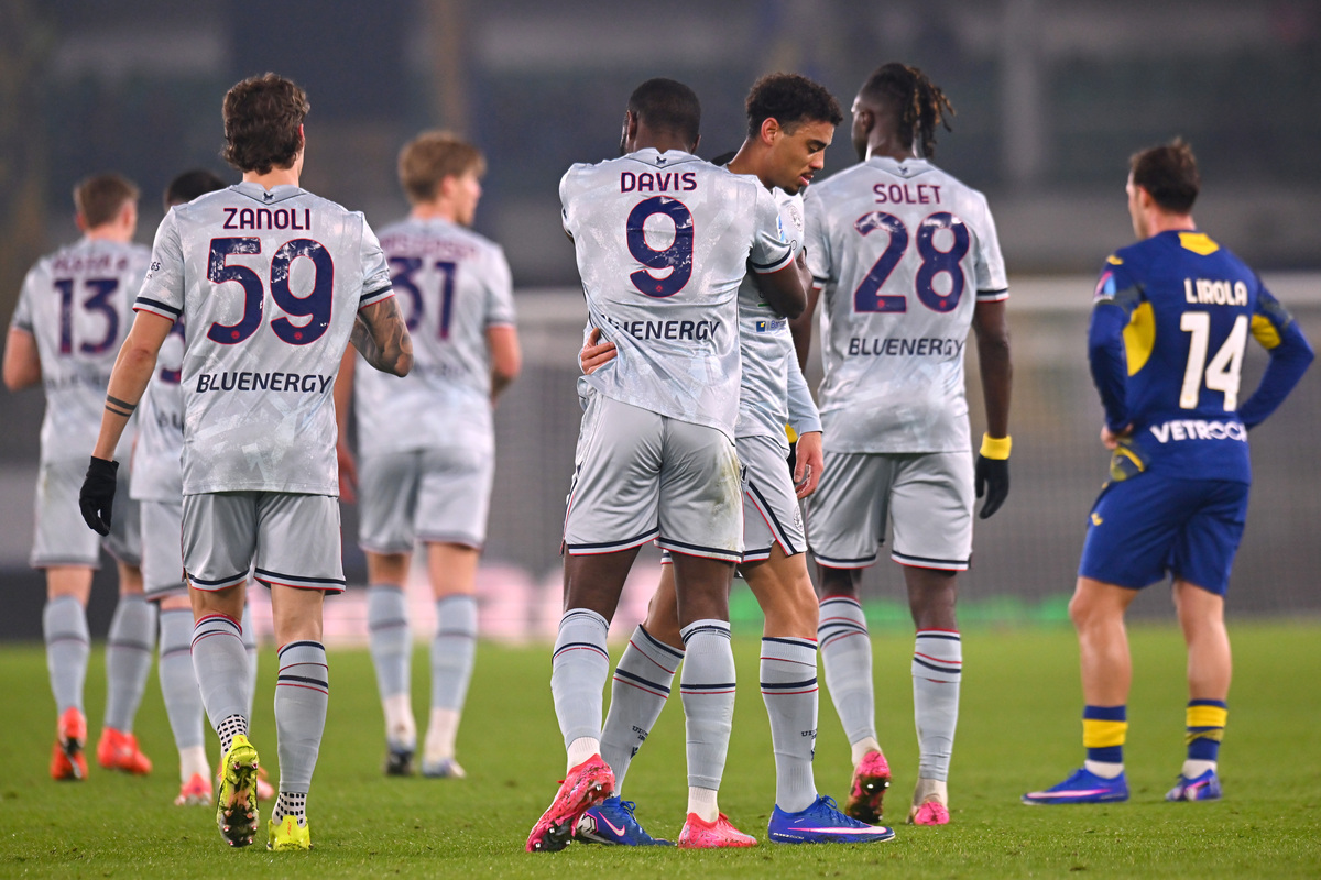 VERONA, ITALY - JANUARY 26: Arthur Atta of Udinese Calcio celebrates scoring his team's first goal with teammates during the Serie A match between Hellas Verona FC and Udinese Calcio at Stadio Marcantonio Bentegodi on January 26, 2026 in Verona, Italy. (Photo by Alessandro Sabattini/Getty Images)