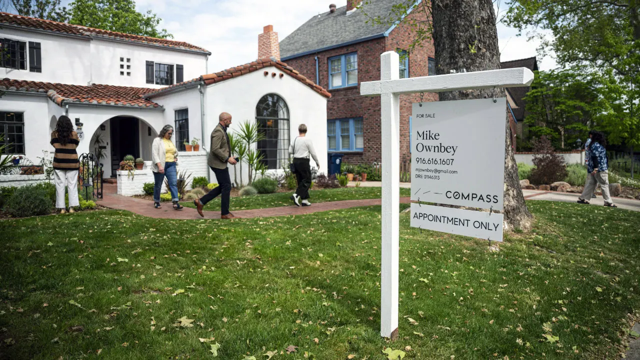 California housing shortage pushes home prices beyond workers' reach