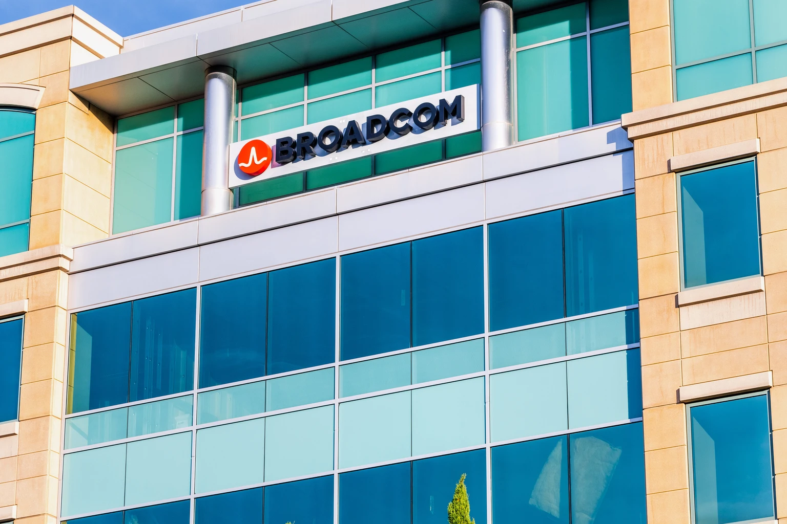 Broadcom Is Built For The Next Phase Of The AI Buildout (NASDAQ:AVGO)