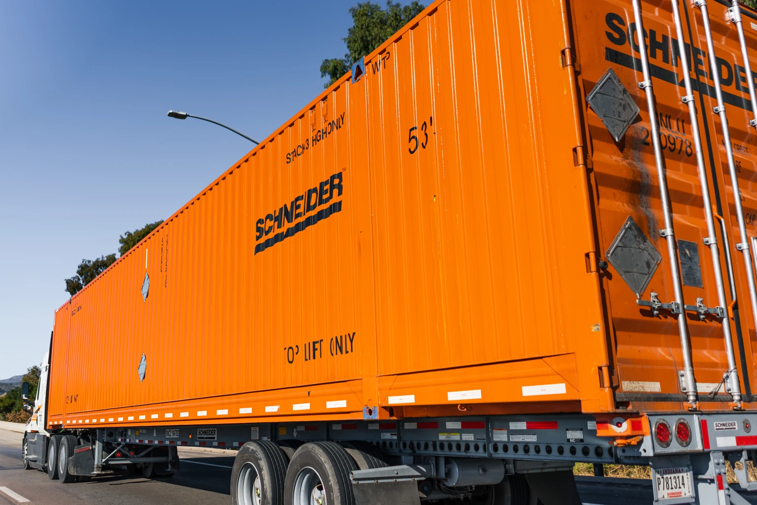 Schneider National Reaches Cyclical High, Waiting For A Trucking Rebound, Too Expensive