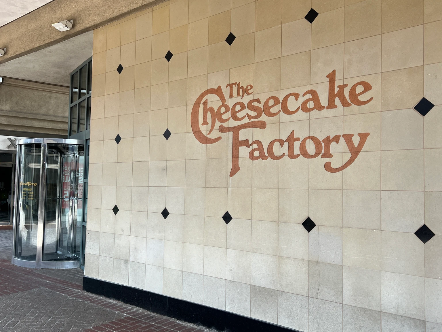 The Cheesecake Factory: Ahead Of Q4, Long-Term Trends Are What Matter (NASDAQ:CAKE)