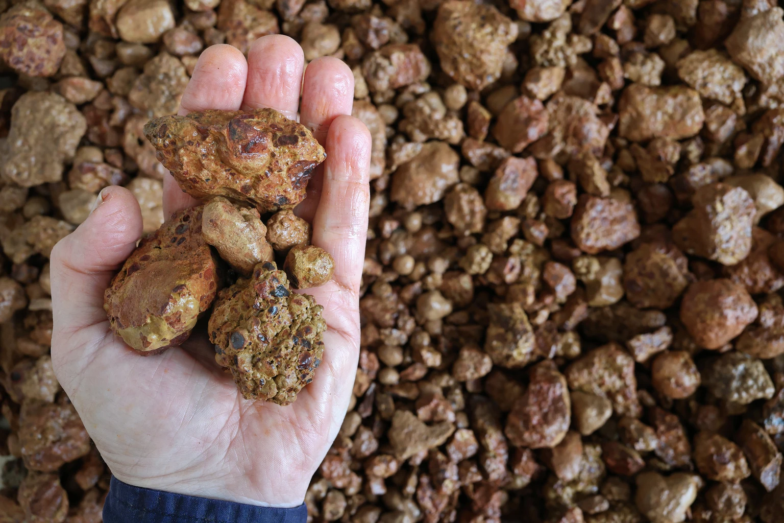 Glencore: Rio Tinto Rumours, But Valuation Catches Up And Execution Risks Rise (Rating Downgrade)