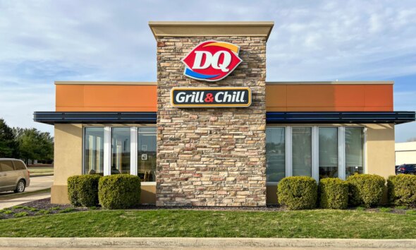 Berkshire Hathaway Is Still Not Undervalued, But Relative Valuation Has Improved (NYSE:BRK.A)