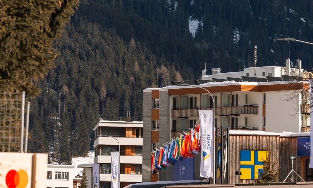 Wall Street Brunch: Disputes In Davos (undefined:NFLX)