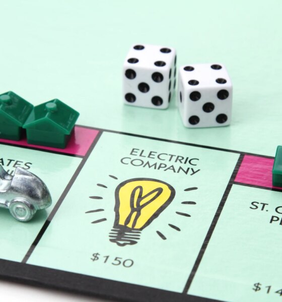 Utility CEFs: UTG Outshines DNP With Lower Leverage But Better Returns