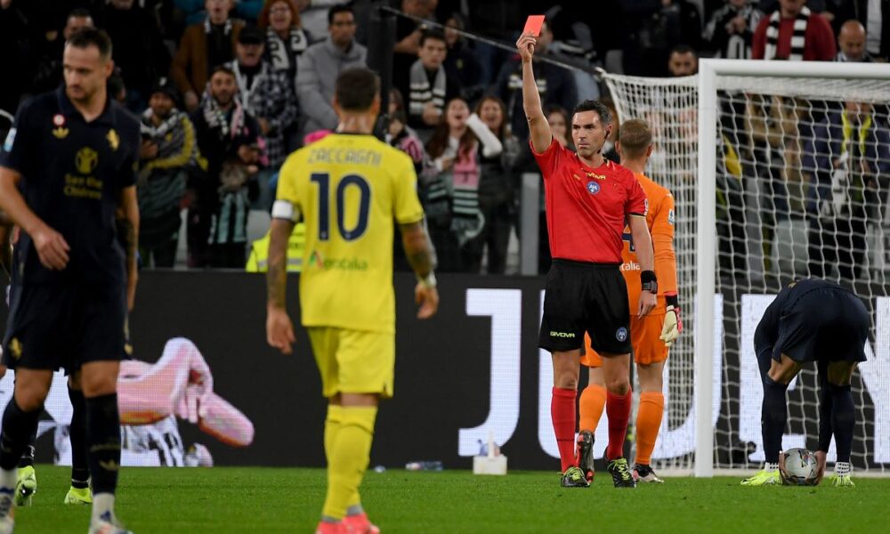 TURIN, ITALY - OCTOBER 19: The refereee Juan Luca Sacchi shows a red card to Alessio Romagnoli of SS Lazio during the Serie A match between Juventus and Lazio at Allianz Stadium on October 19, 2024 in Turin, Italy. (Photo by Marco Rosi - SS Lazio/Getty Images)