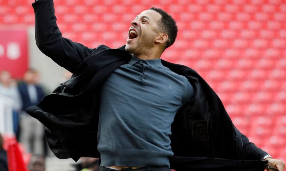 Chelsea considering the "best coach in the PL"